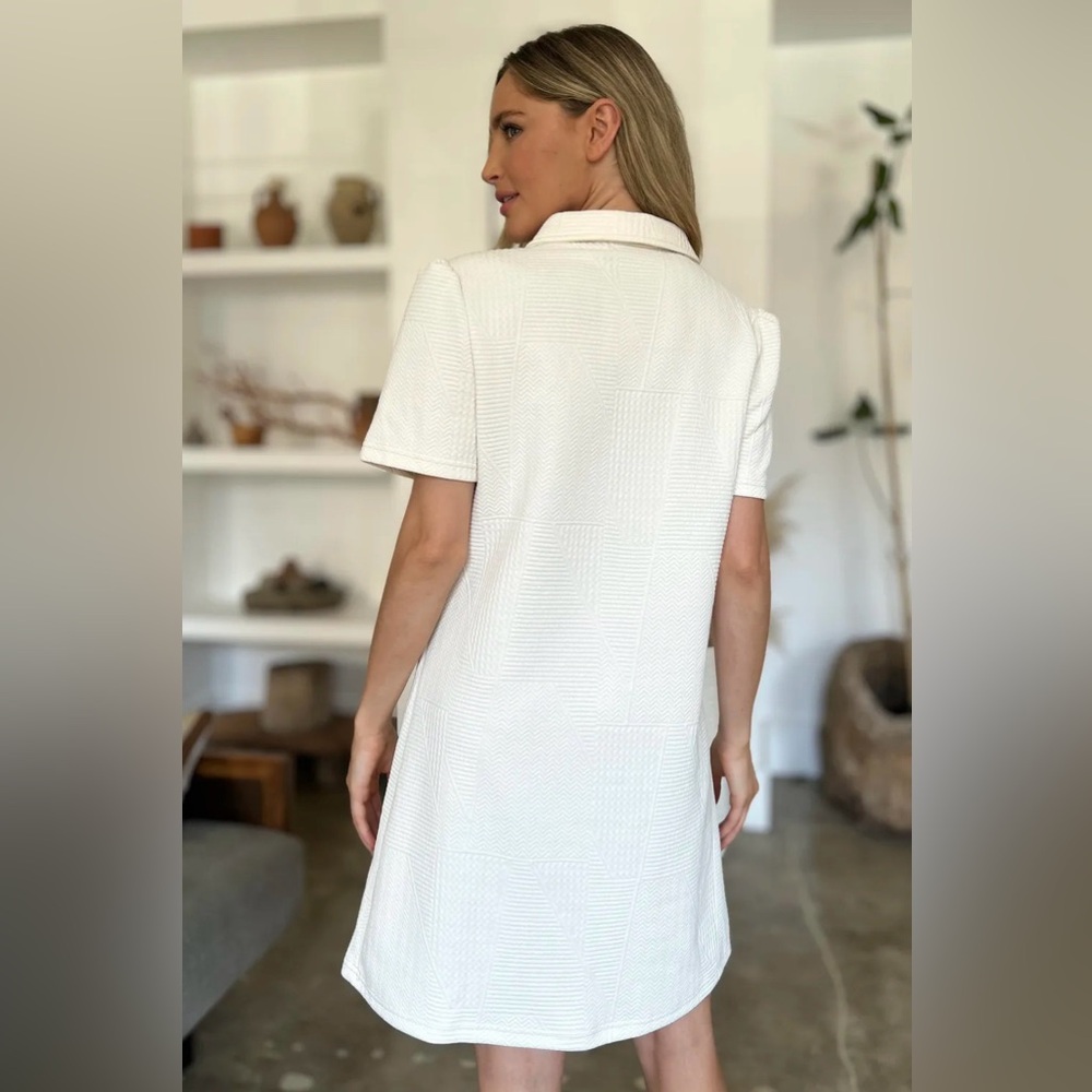 Minimalist Texture Short Sleeve Dress - Picture 3 of 13